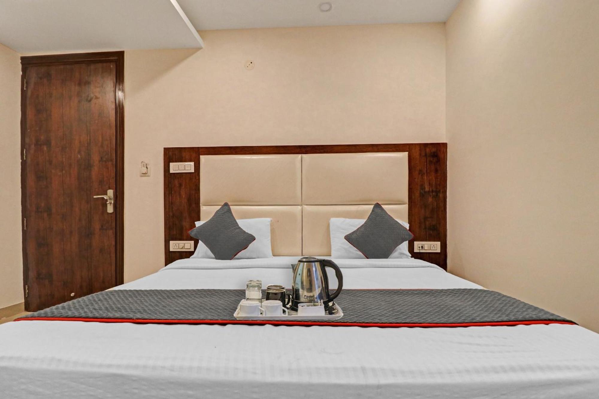 Townhouse Tark Inn 新德里 外观 照片